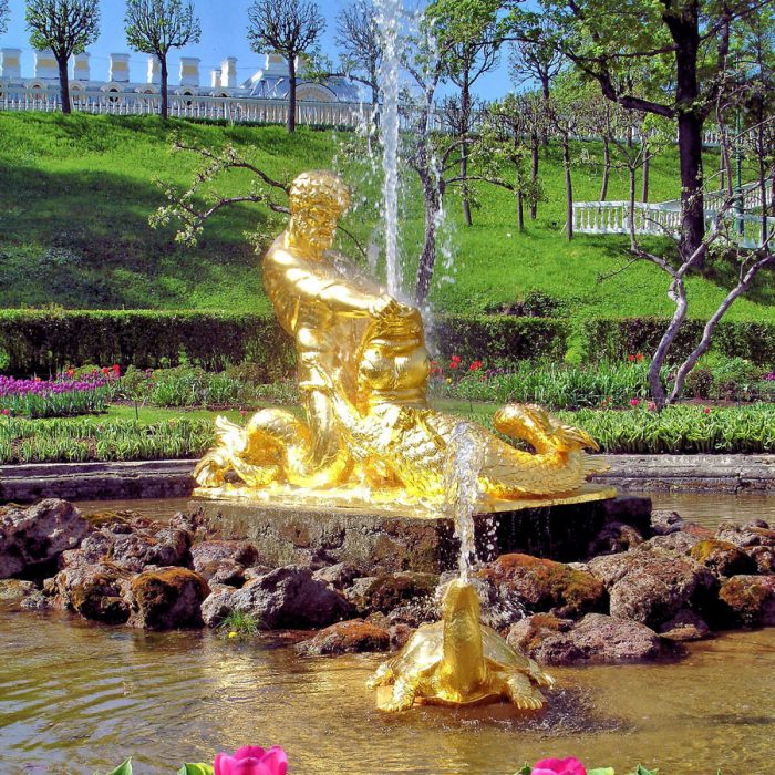 St-Petersburg-Peterhof-Palace-Triton-Fountain