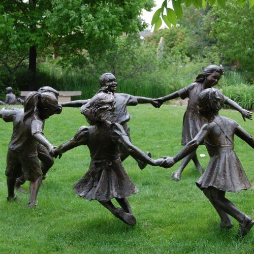 Custom made life size group bronze children statues boys and girl playing DZB-02