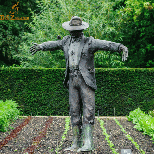 Bronze outdoor scarecrow statue watching over the garden DZB-35