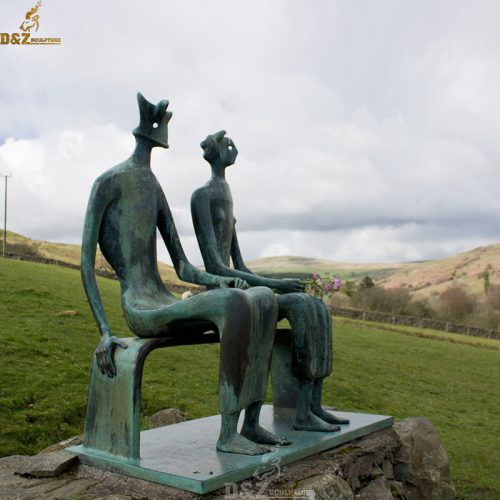 Abstract bronze king and queen statue by Henry Moore DZB-94