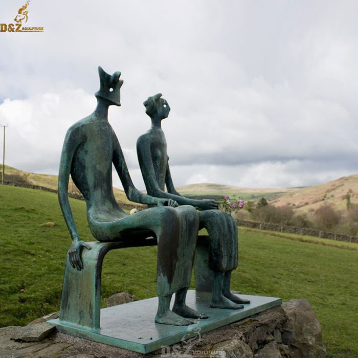 Abstract bronze king and queen statue by Henry Moore DZB-94