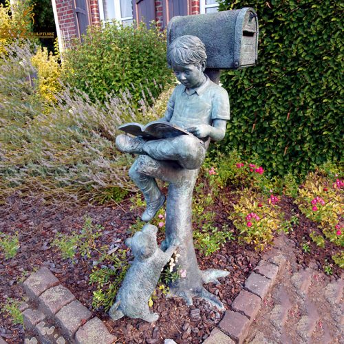 Home decor boy sitting on the tree trunk reading mailbox bronze statue DZB-100