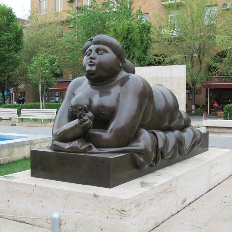 Famous artist Fernando Botero bronze statue woman smoking a cigarette for the garden decoration