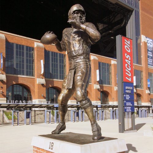 Famous footballer bronze replica peyton manning statue in indianapolis DZB-260