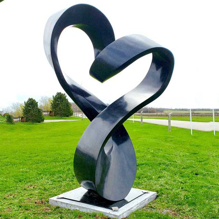 Black painting color stainless steel heart statue for garden decoration