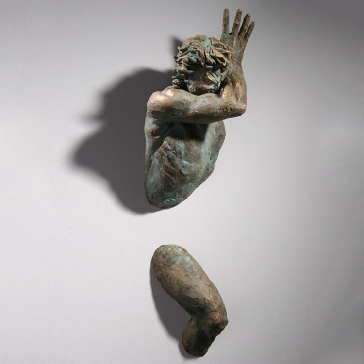 Matteo Pugliese's artwork break free man bronze statue for wall decoration