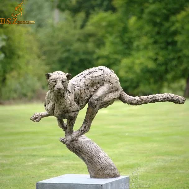 Life size running bronze cheetah statue for outside garden decoration
